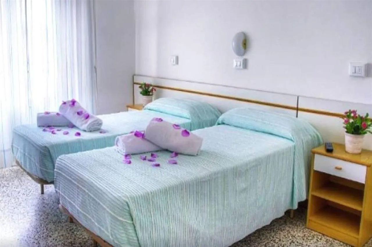 Hotel Villa Iris Rimini 2*,  Olaszország
