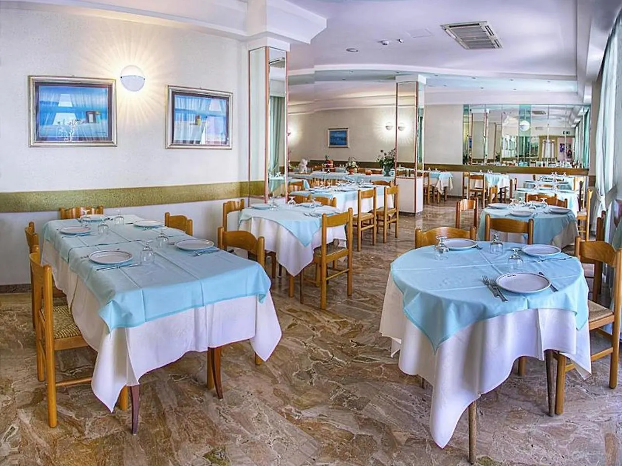 Hotel Villa Iris Rimini 2*,  Olaszország